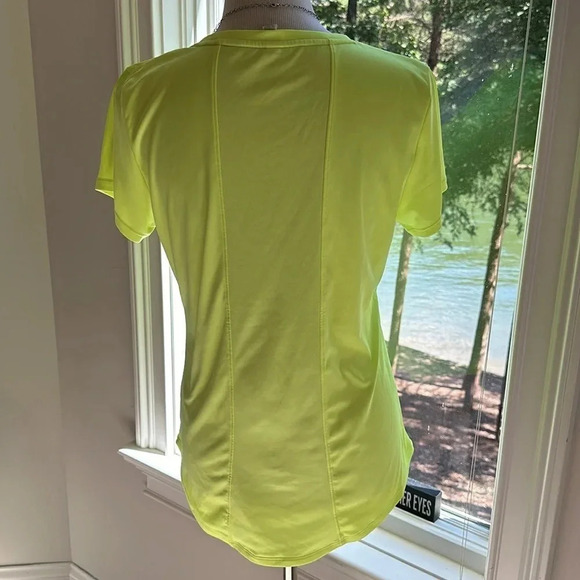 Under Armour Hear Gear SS Scoop Neck Tee, Neon Yellow, EUC - Picture 5 of 7